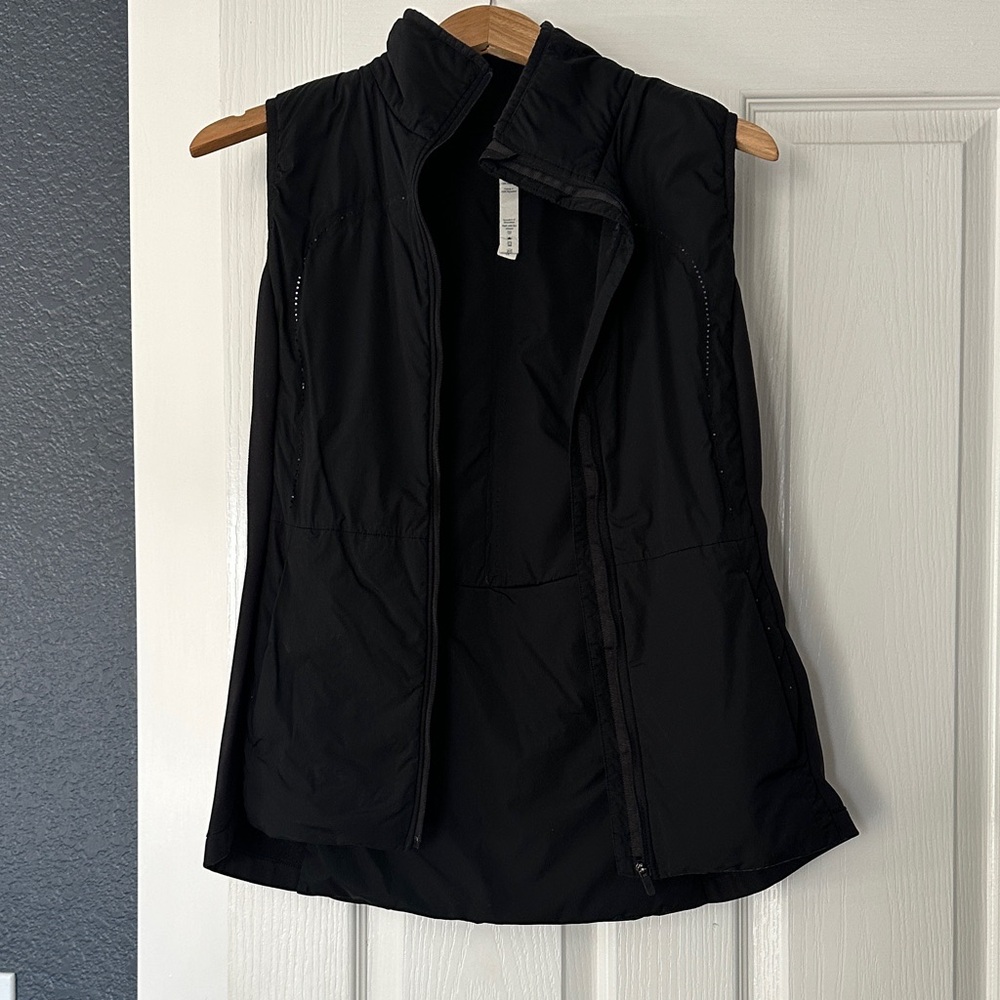 Lululemon mid weight black Vest size 8